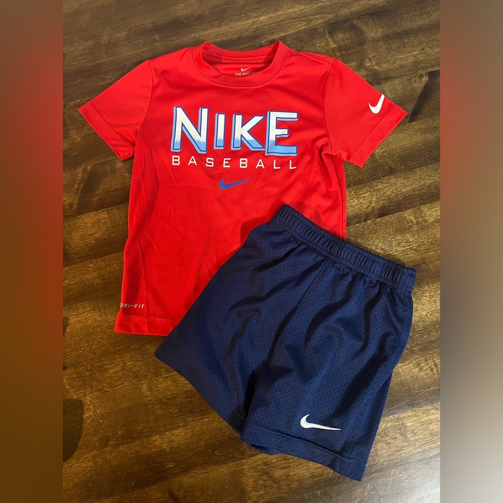 Nike Outfit- size 5.